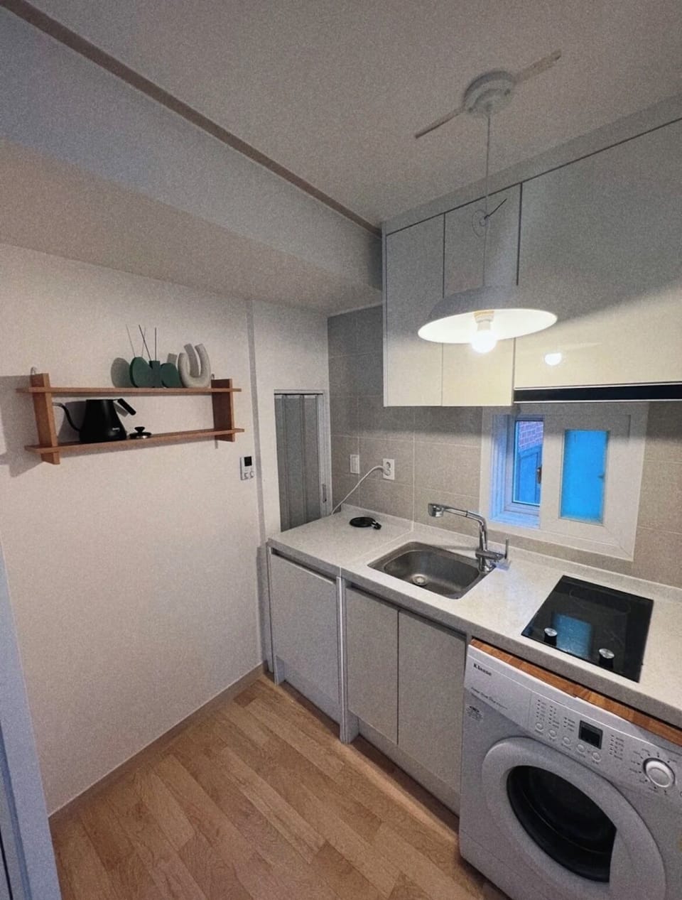 Deluxe Double Room | Private kitchen | Mini-fridge, microwave