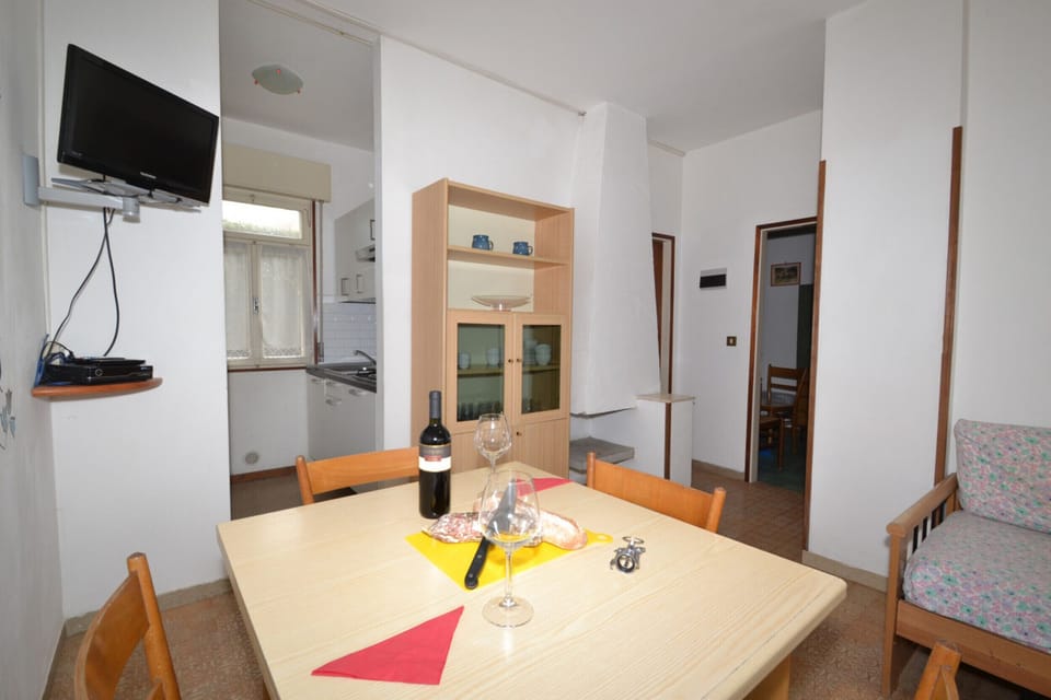 Apartment, 2 Bedrooms, Balcony | Interior