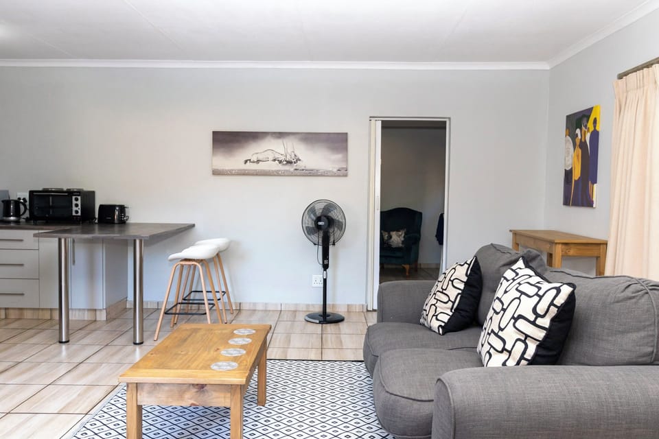 Luxury Apartment, Garden View | Private kitchen | Electric kettle
