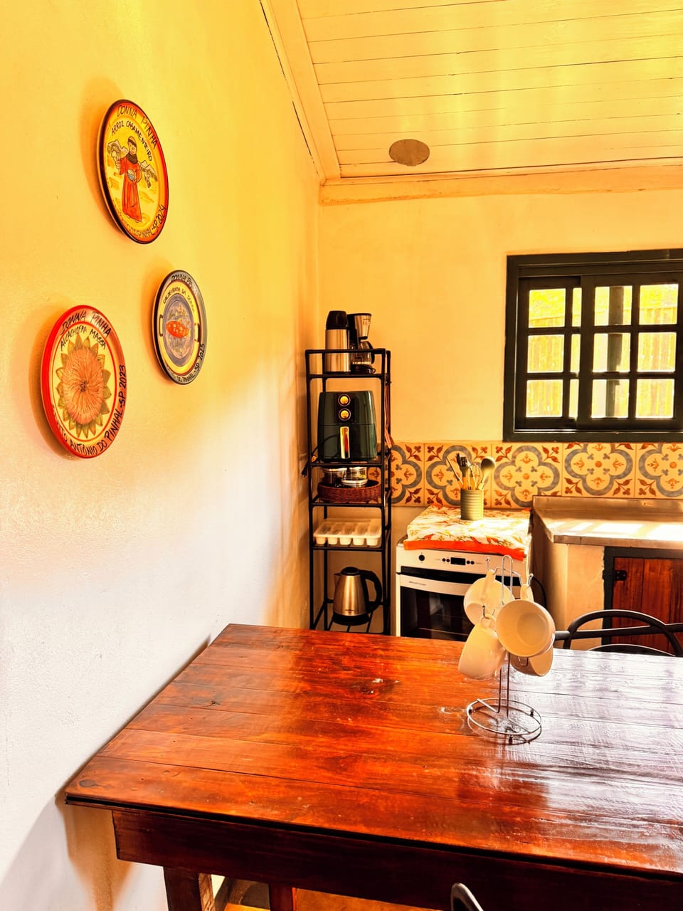 Family Cottage, Fireplace, Lake View | Private kitchen | Fridge, microwave, coffee/tea maker, electric kettle
