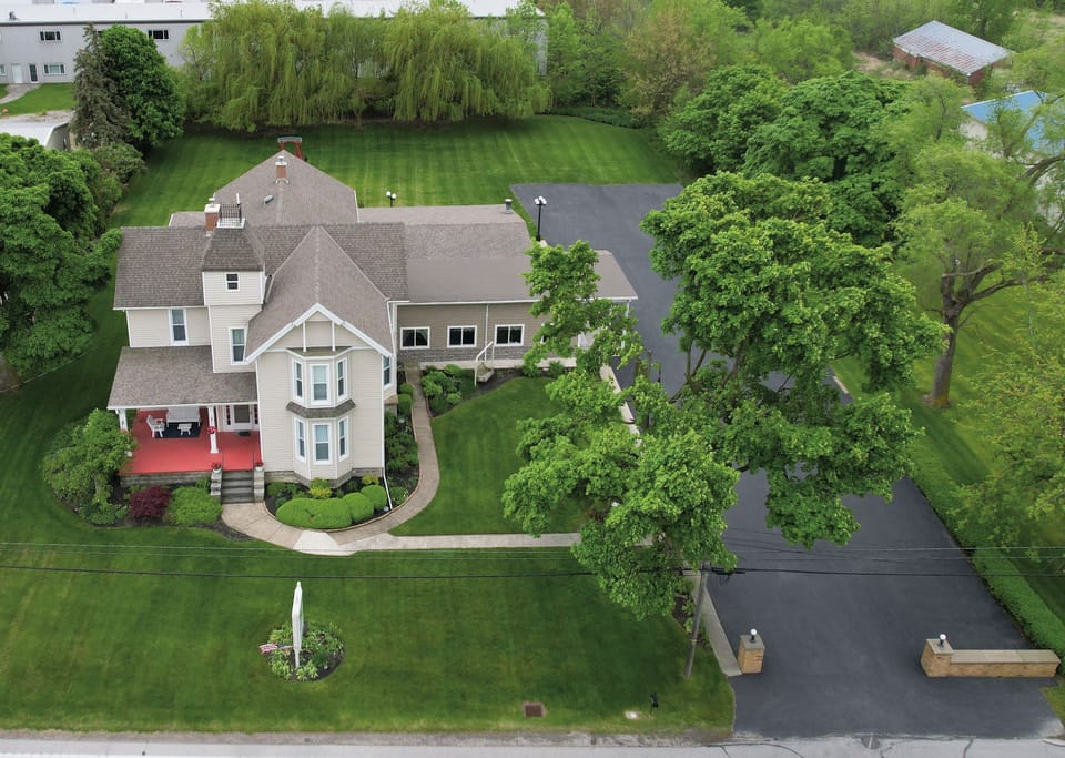 Exterior of Victorian Inn B&B