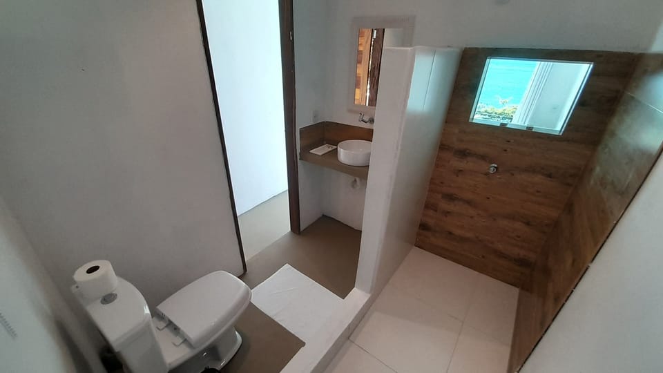 Superior Suite | Bathroom | Shower, towels