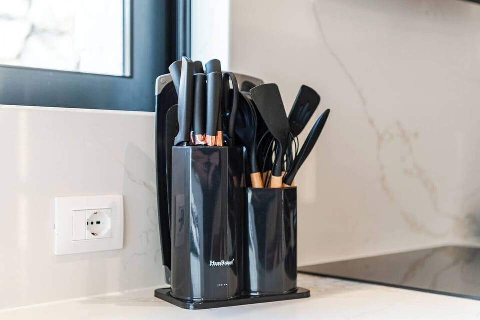 Fully-equipped kitchen details (Ground floor)