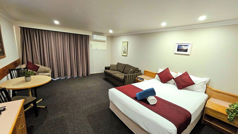 Deluxe Double Room | Desk, soundproofing, iron/ironing board, free WiFi