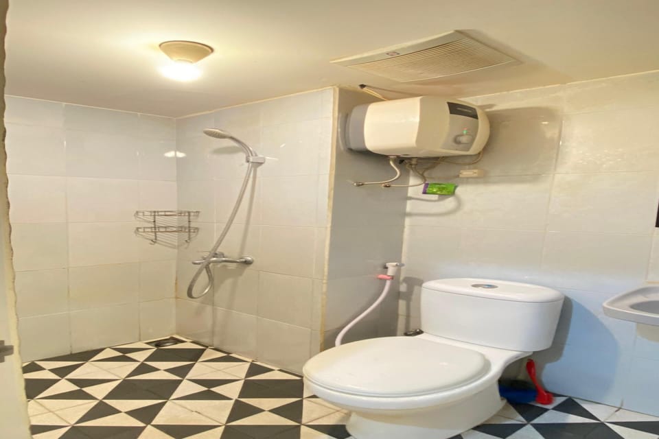 Shower, towels