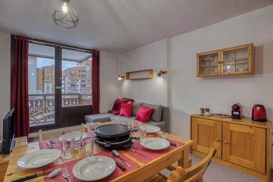 Charming Dining space, perfect for large meals with the whole family or friends.