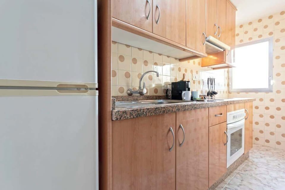 Fully equipped kitchen, large fridge and freezer, coffee and tea station, oven.