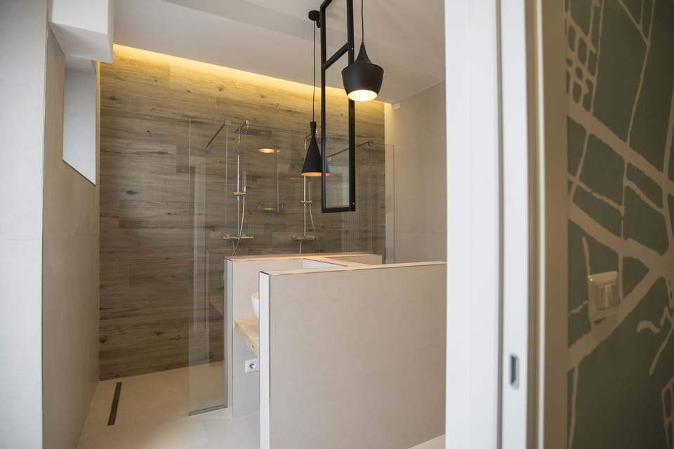 Luxury Double Room, City View | Bathroom | Hair dryer, slippers, bidet