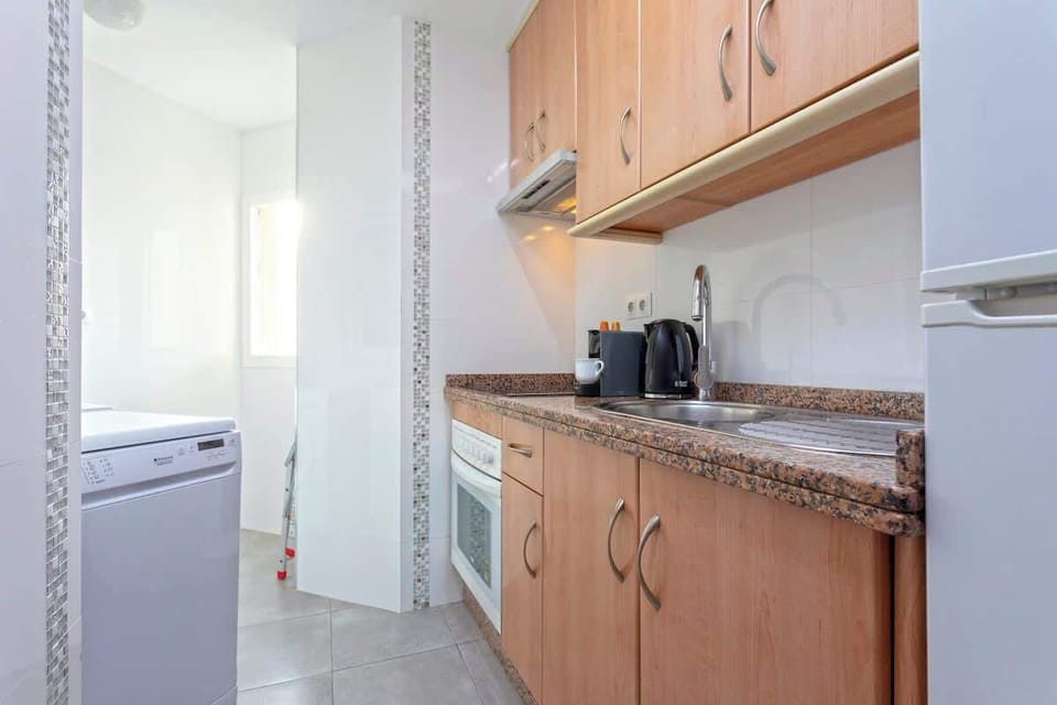 Fully equipped kitchen, with dryer, coffee machine, oven and washing machine