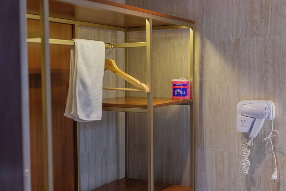 Double Room | Bathroom | Shower, hydromassage showerhead, hair dryer, slippers