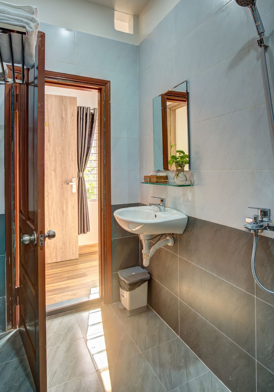 Superior Room | Bathroom | Hair dryer, slippers, towels