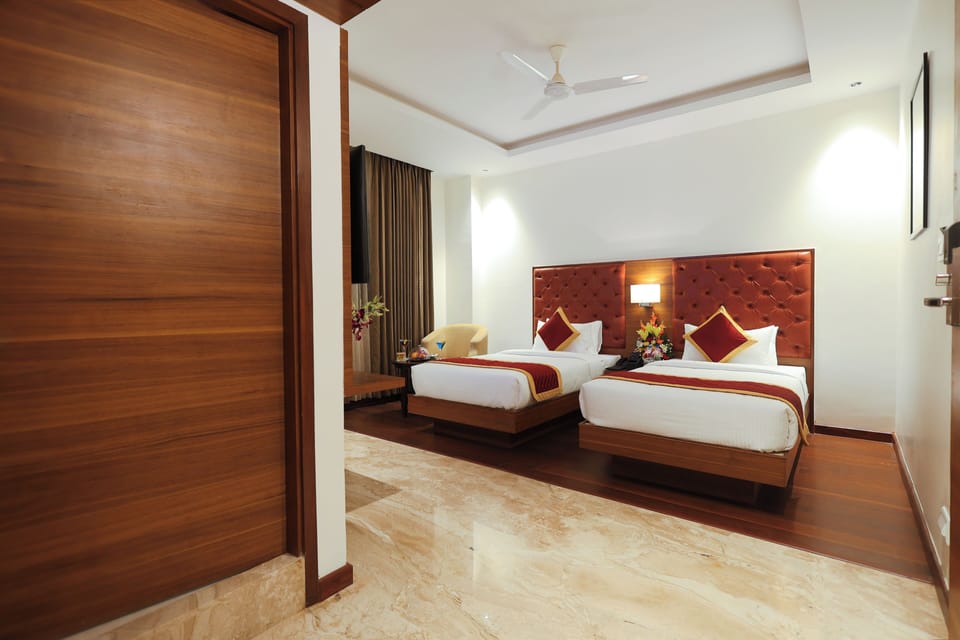 Deluxe Double or Twin Room | Memory foam beds, in-room safe, desk, iron/ironing board