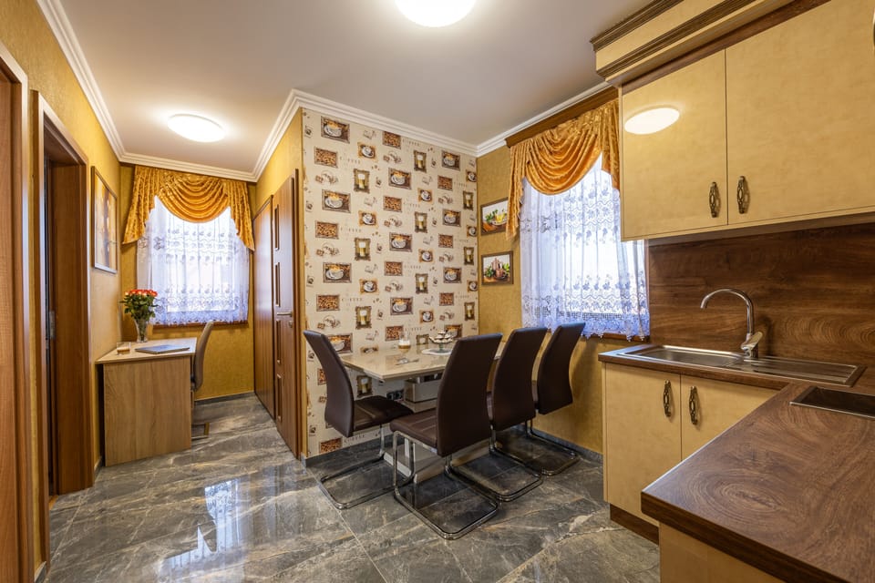 Family Room | Private kitchen | Coffee/tea maker, electric kettle