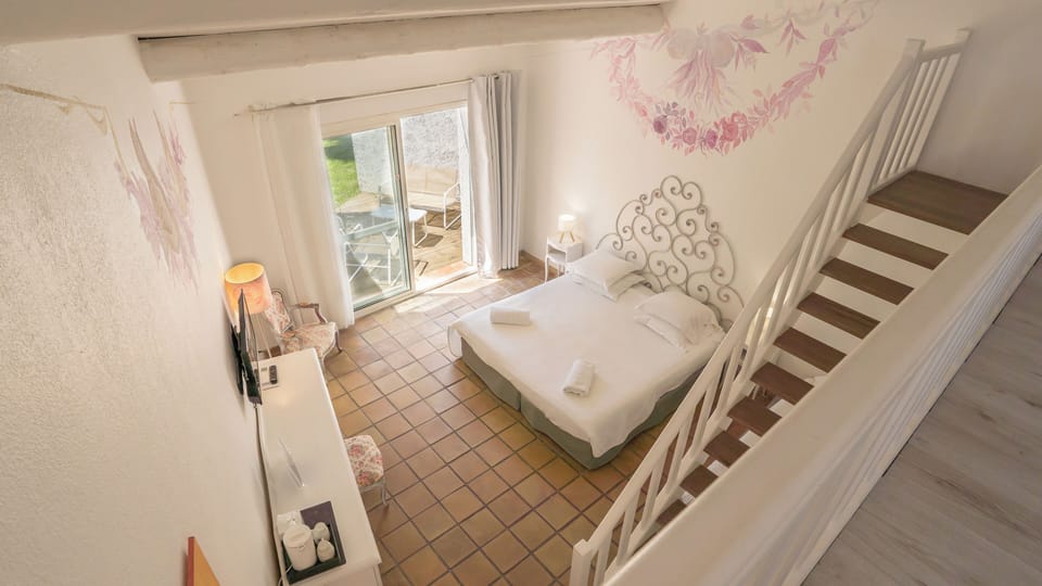 Superior Duplex, Garden View | In-room safe, individually decorated, individually furnished