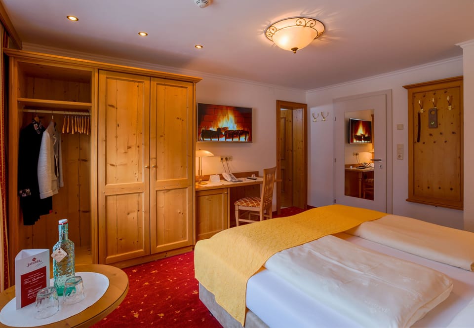 Superior Double Room | In-room safe, individually decorated, individually furnished, desk