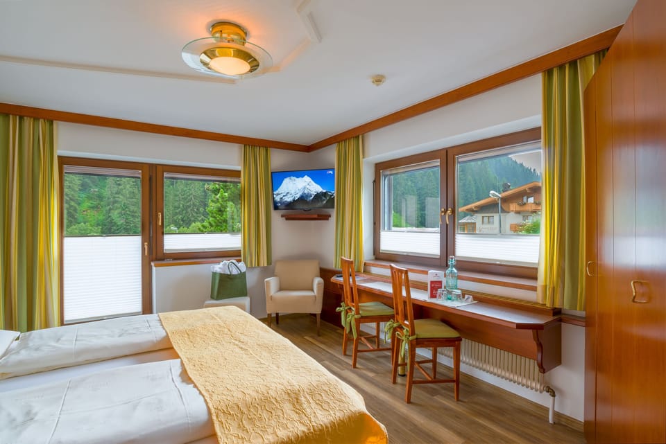 Superior Double Room | In-room safe, individually decorated, individually furnished, desk
