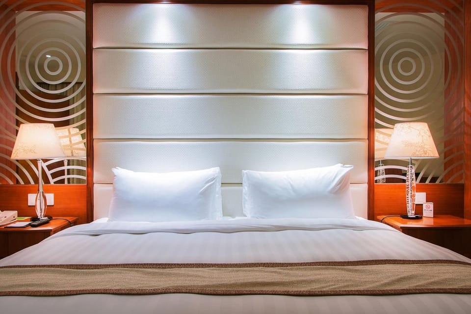 Minibar, in-room safe, desk, iron/ironing board