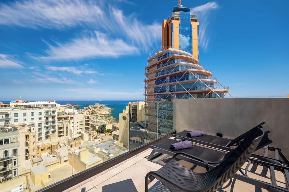 Outdoor pool, open 8:00 AM to 6:00 PM, sun loungers