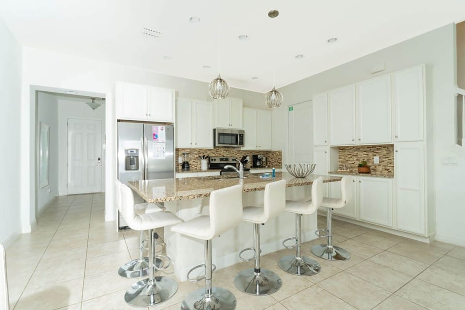 House | 5 bedrooms, high-speed internet