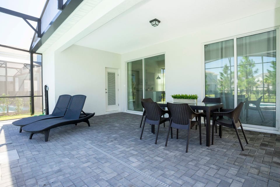 House | 5 bedrooms, high-speed internet
