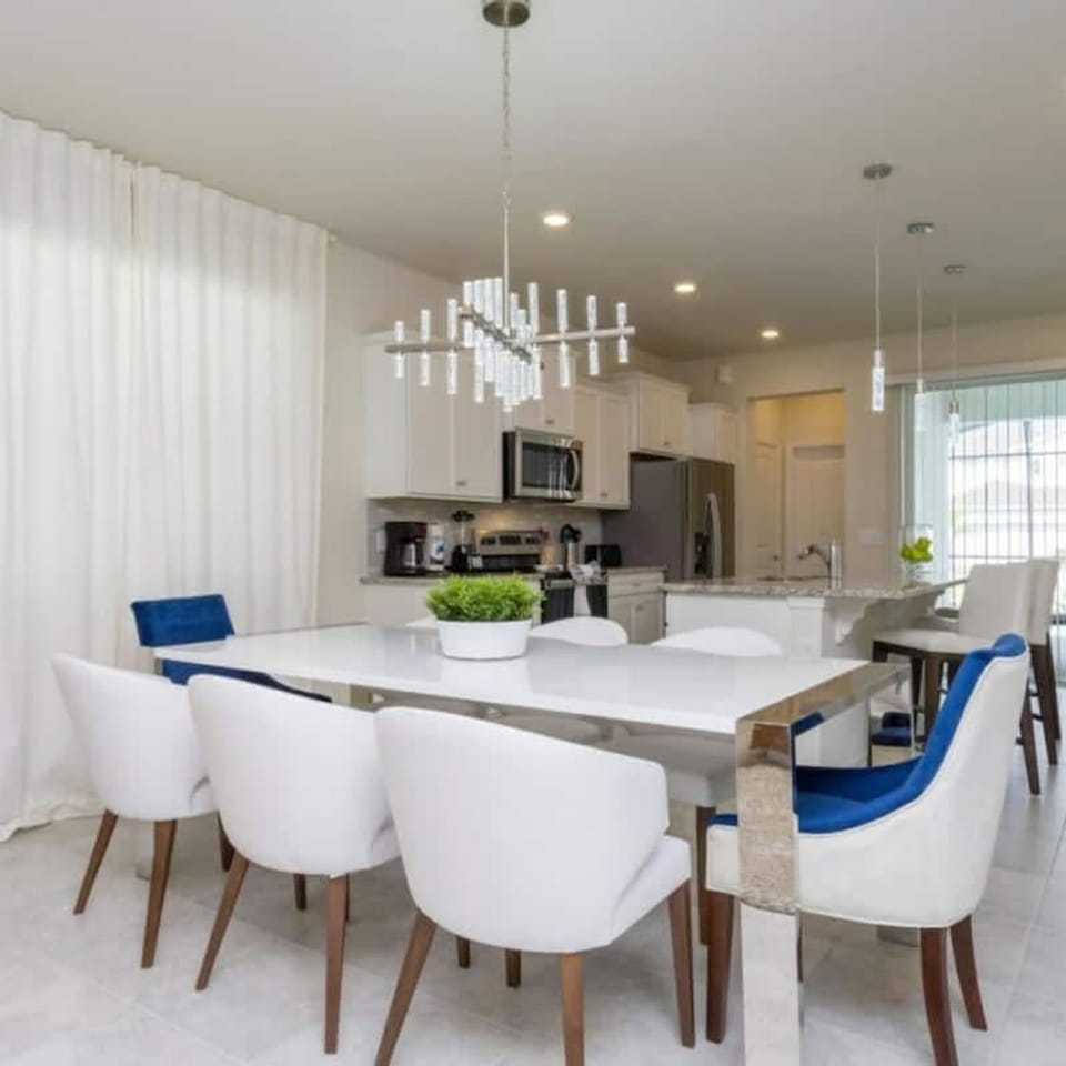 House | 5 bedrooms, iron/ironing board, high-speed internet
