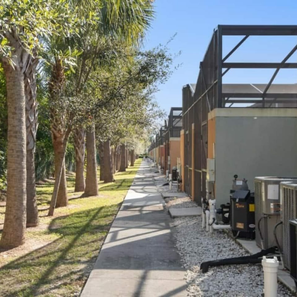 House | 5 bedrooms, iron/ironing board, high-speed internet