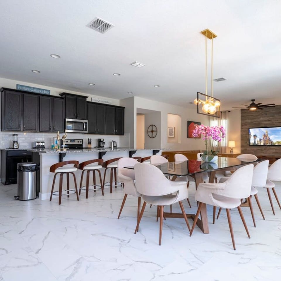 House | 5 bedrooms, high-speed internet