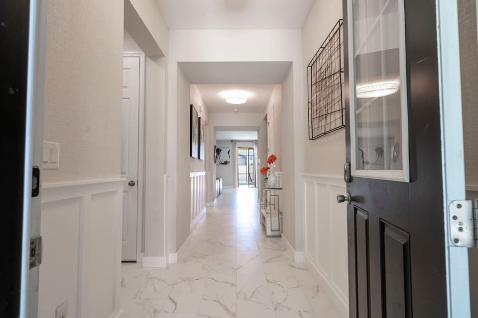 House | 5 bedrooms, high-speed internet