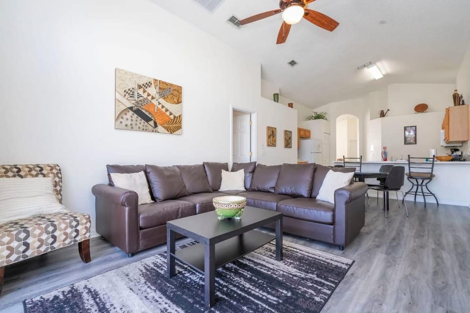 House | 5 bedrooms, iron/ironing board, high-speed internet