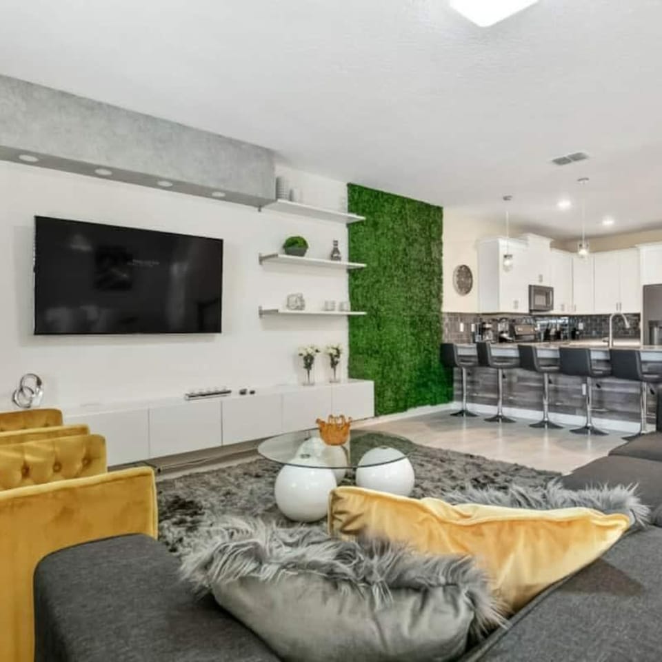 House | 8 bedrooms, high-speed internet