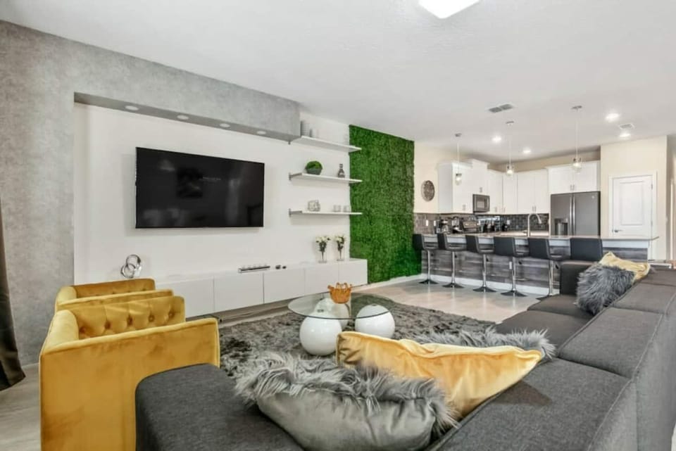House | 8 bedrooms, high-speed internet