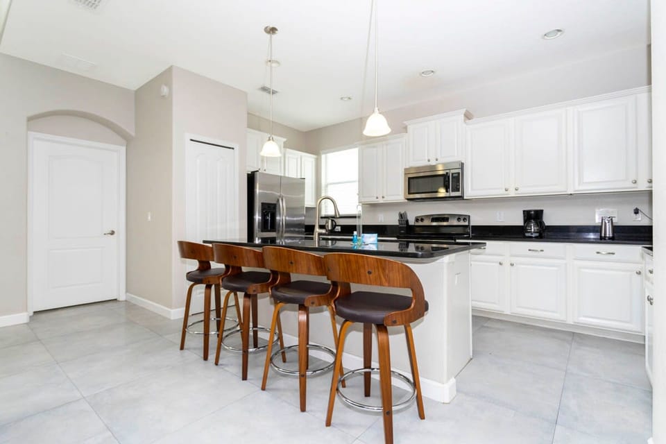 House | 5 bedrooms, high-speed internet