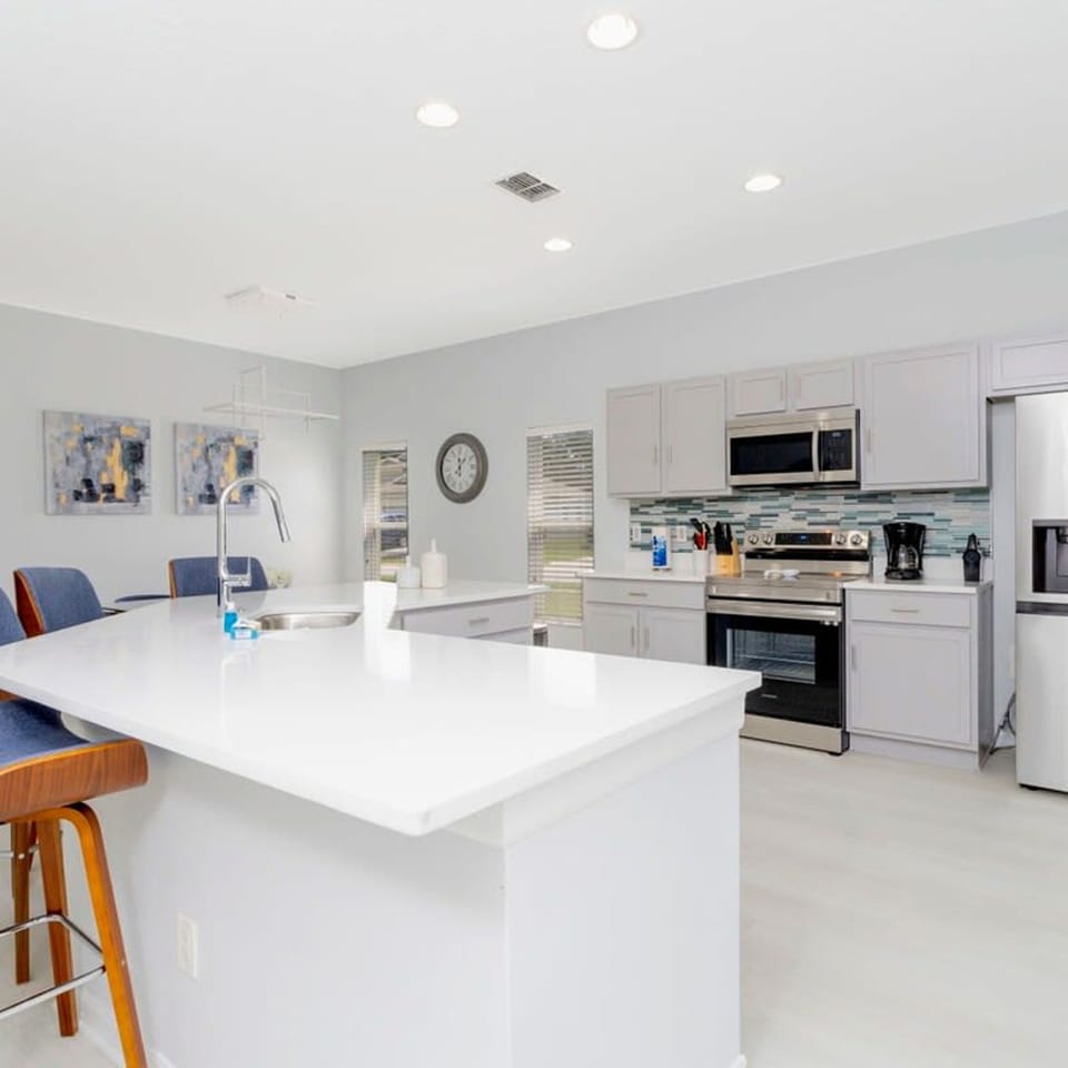 House | 4 bedrooms, iron/ironing board, high-speed internet