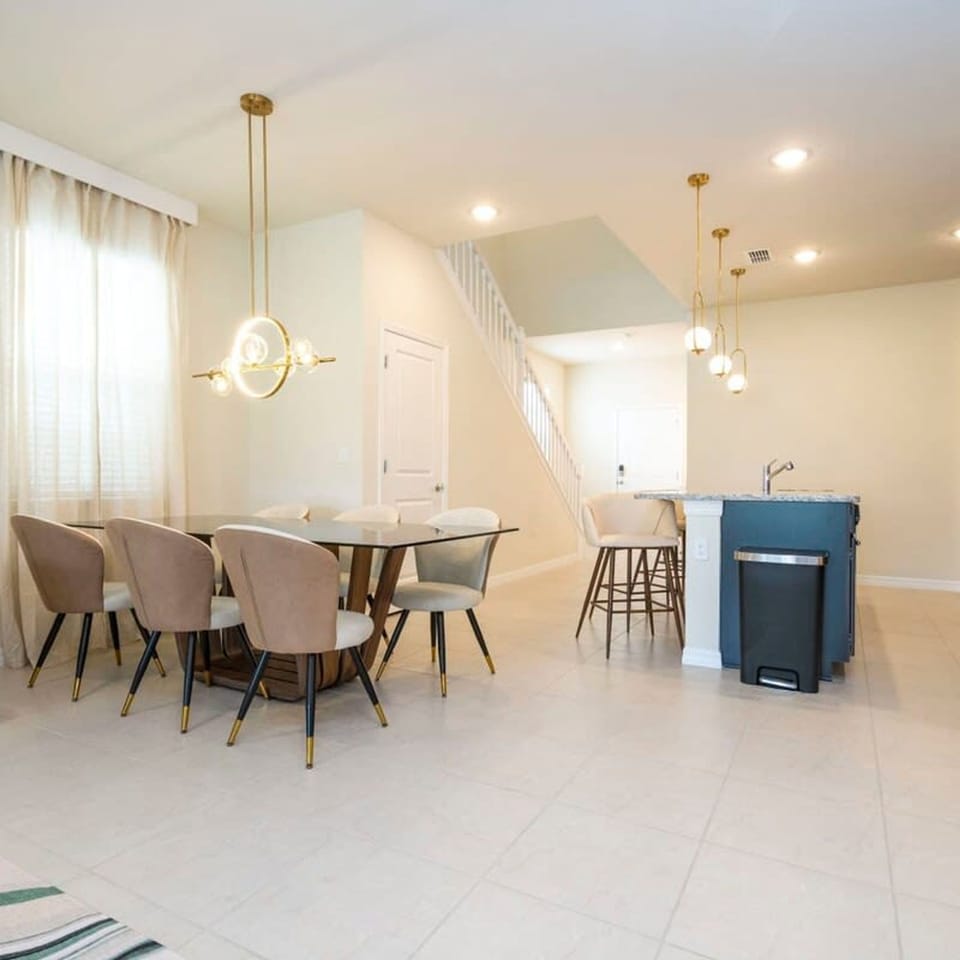 House | 7 bedrooms, iron/ironing board, high-speed internet