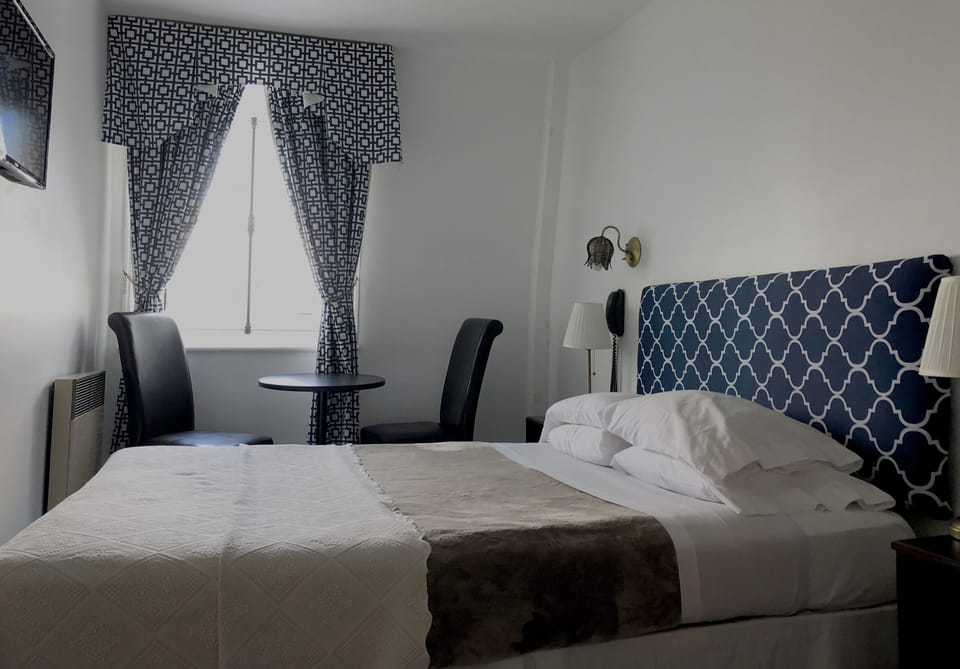 Classic Room, 1 Queen Bed | Free WiFi, bed sheets