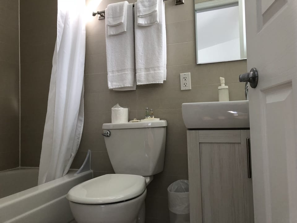 Studio, 1 Queen Bed | Free WiFi, bed sheets