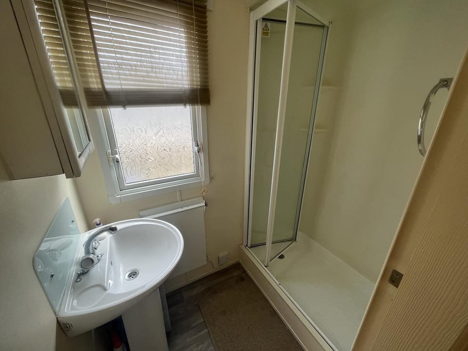 Cabin | Bathroom | Shower