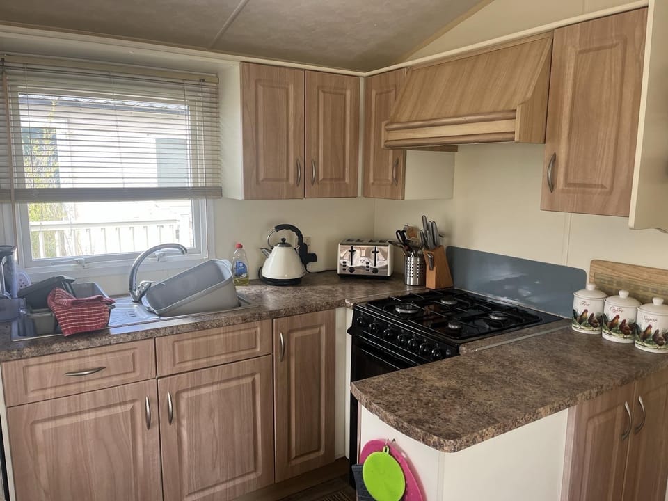 Cabin | Private kitchen | Fridge, microwave, oven, stovetop