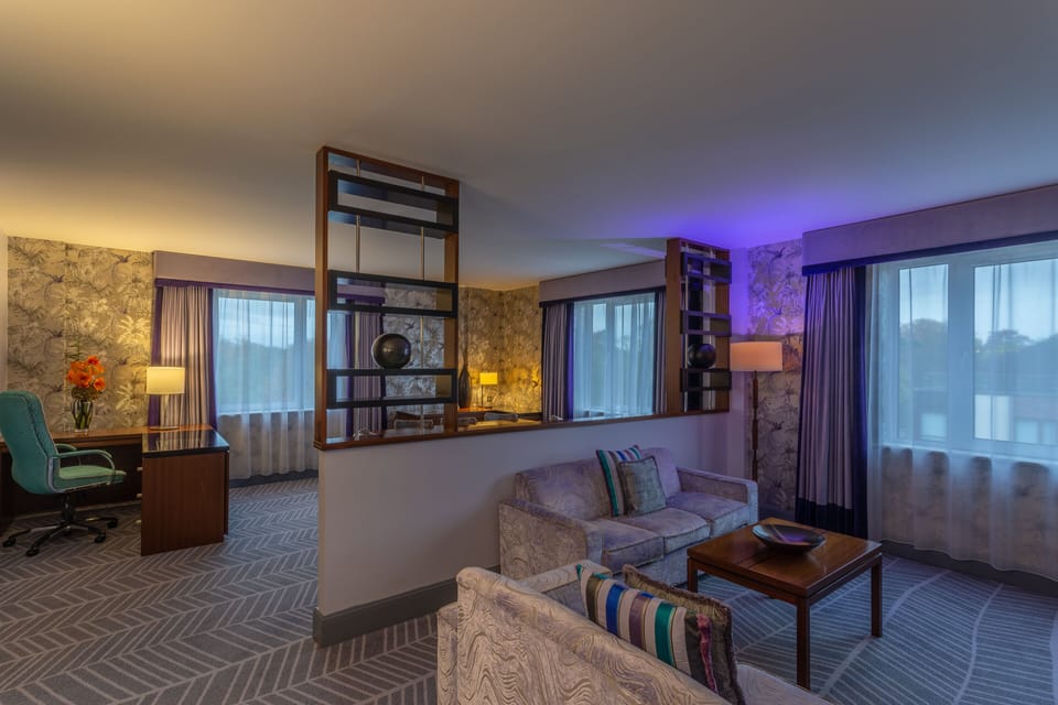Suite, 1 Bedroom, Park View | Hypo-allergenic bedding, minibar, in-room safe, desk