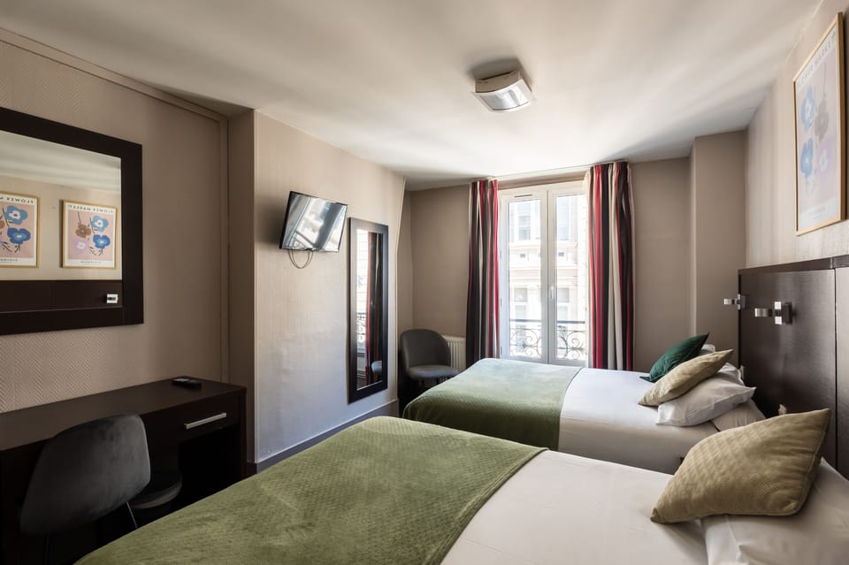 City Quadruple Room | Laptop workspace, blackout drapes, iron/ironing board, free WiFi