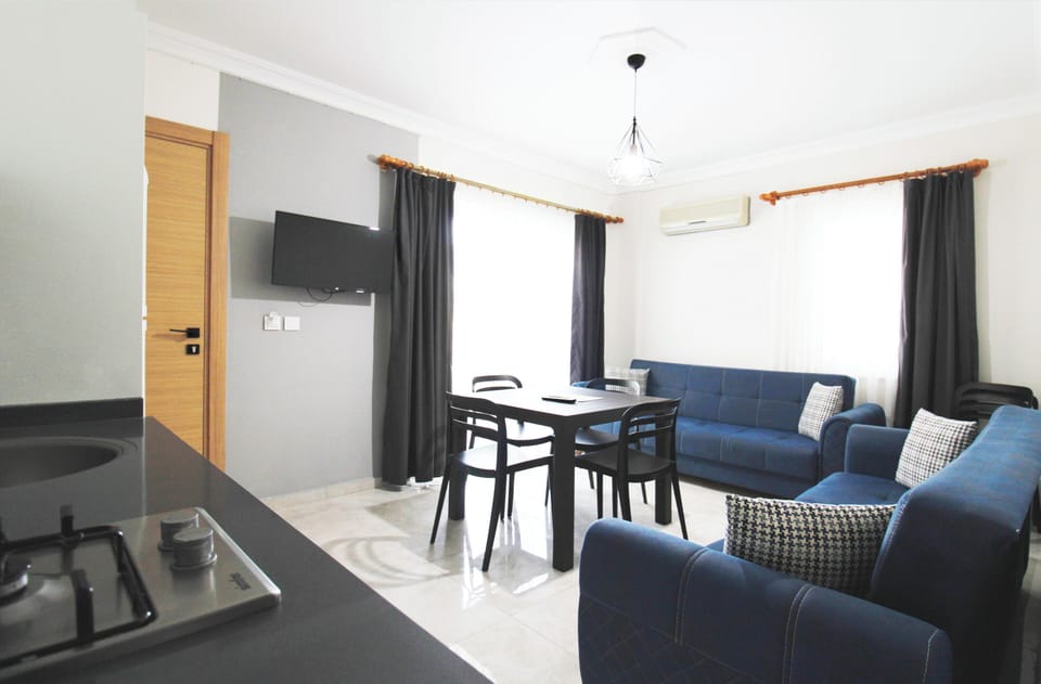 Deluxe Apartment | Minibar, laptop workspace, free WiFi, bed sheets