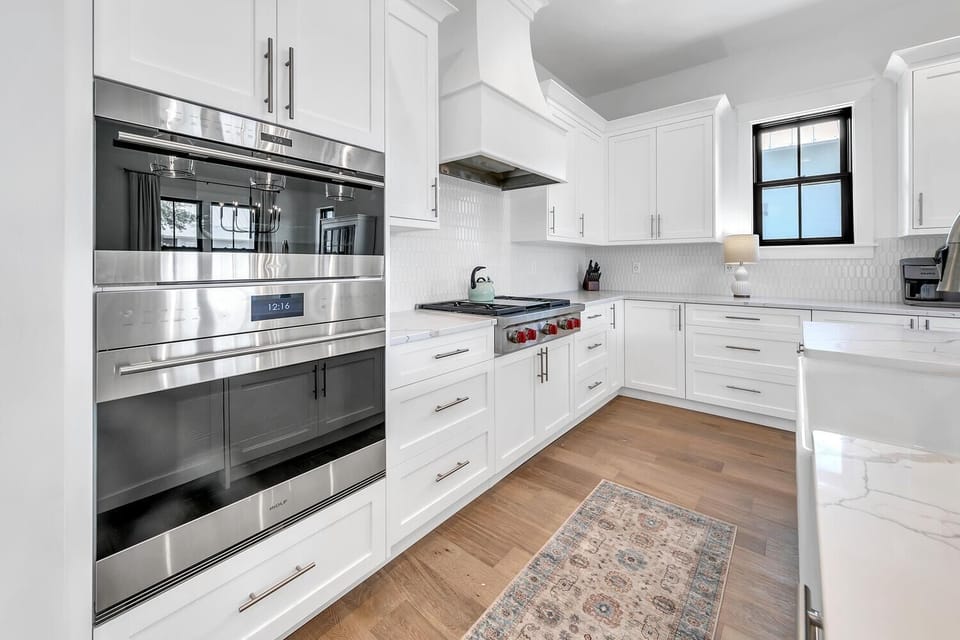 House, Multiple Beds (Heels in the Sand) | Private kitchen | Oven, toaster