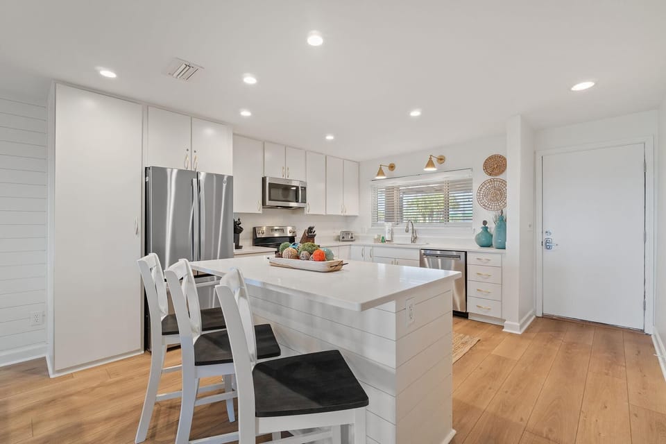 Condo, Multiple Beds (Needle Rush Point D11) | Private kitchen | Oven, toaster, paper towels