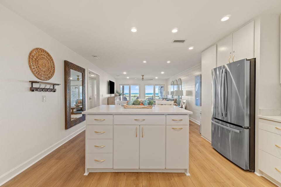 Condo, Multiple Beds (Needle Rush Point D11) | Private kitchen | Oven, toaster, paper towels