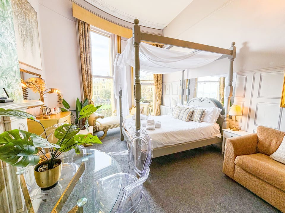 Honeymoon Suite, Ensuite | Egyptian cotton sheets, premium bedding, memory foam beds