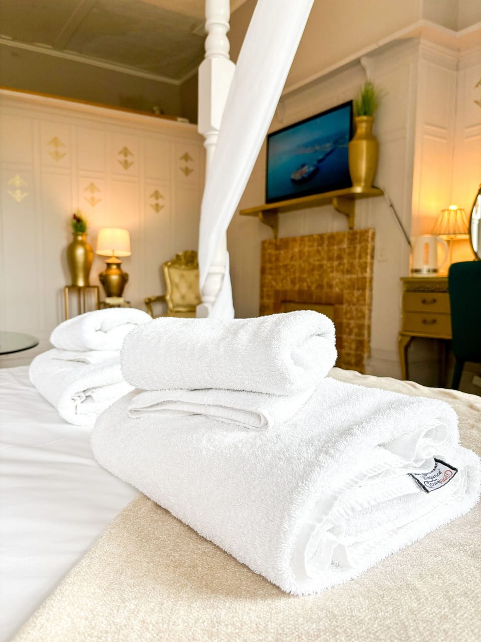 Suite, Ensuite | Egyptian cotton sheets, premium bedding, memory foam beds