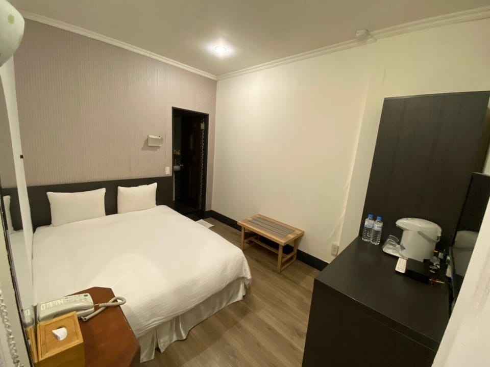 Standard Double Room | Free WiFi, bed sheets