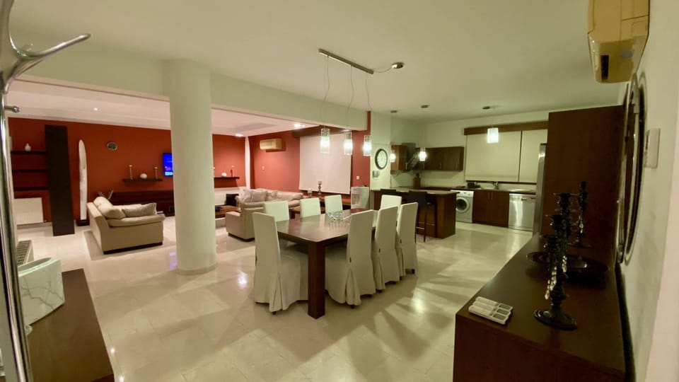 Deluxe Apartment | 3 bedrooms, individually decorated, individually furnished, bed sheets