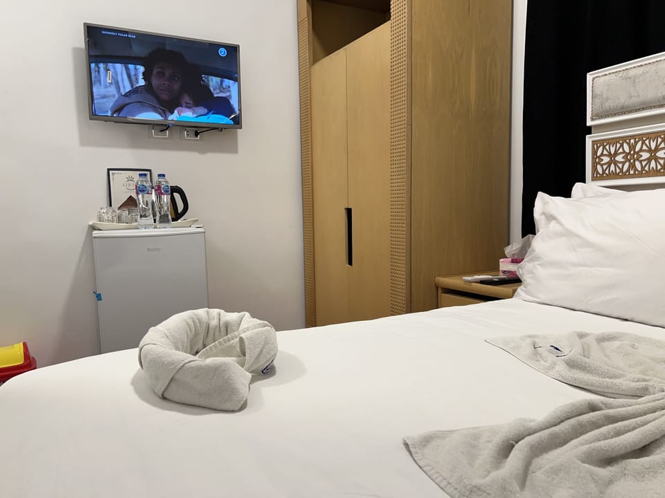 Free minibar, in-room safe, blackout drapes, free WiFi