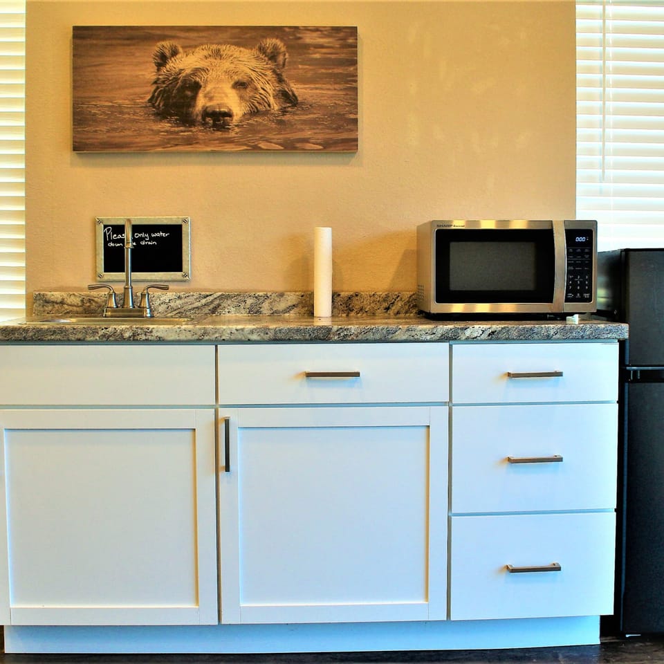 House | 4 bedrooms, desk, iron/ironing board, high-speed internet